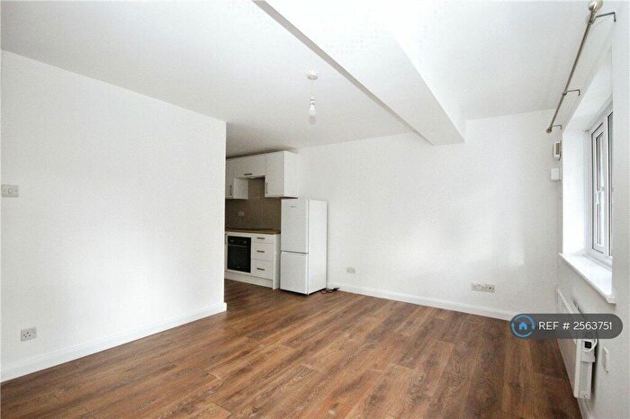 1 Bedroom Maisonette To Rent In Chatsworth Place, Mitcham, CR4
