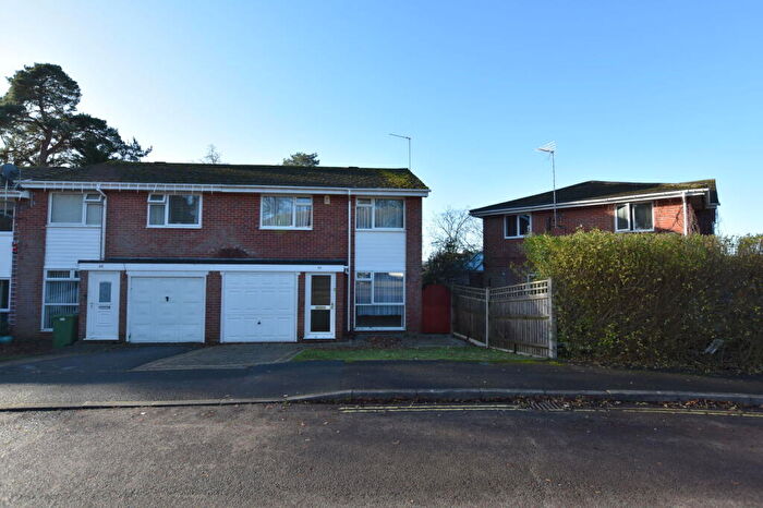 4 Bedroom End Of Terrace House For Sale In Oak Tree Road, Whitehill, Bordon, GU35