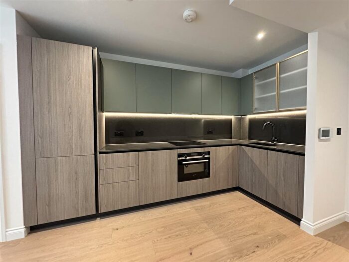1 Bedroom Flat To Rent In Potters Road, Chelsea, London, SW6