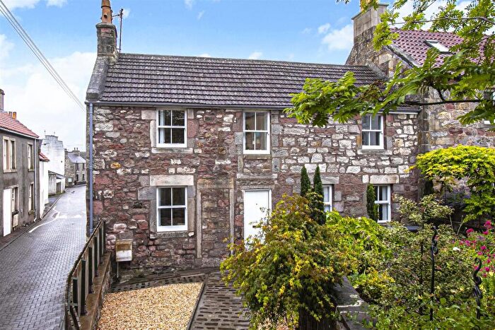 3 Bedroom Semi-Detached House For Sale In School Wynd, Kinross, KY13