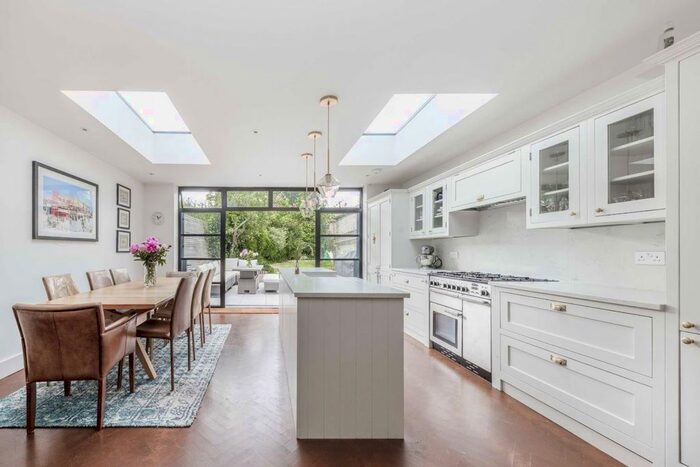 4 Bedroom Semi-Detached House To Rent In Weir Road, London, SW12