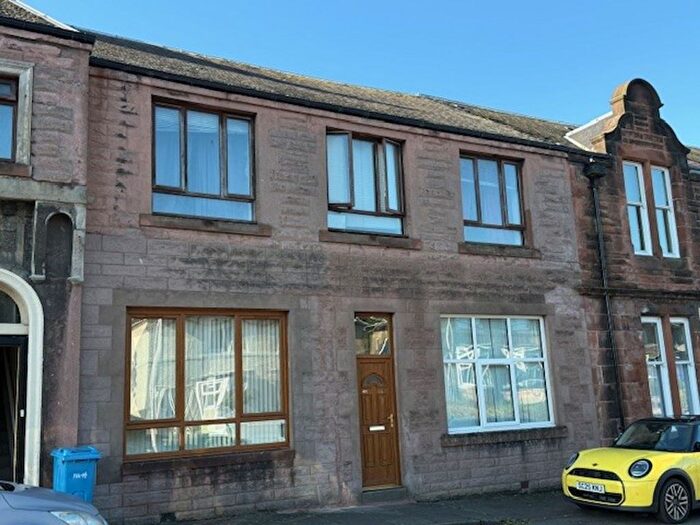 3 Bedroom Flat For Sale In Main Street, Newmills, KY12