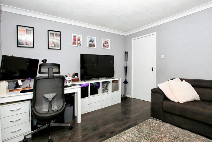 3 Bedroom End Of Terrace House For Sale In Chadburn, Peterborough, PE4