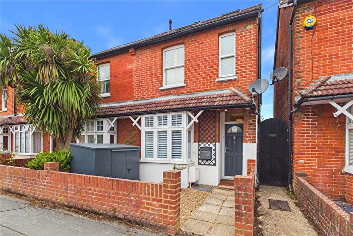 3 Bedroom End Of Terrace House For Sale In South Road, Horsell, Surrey, GU21