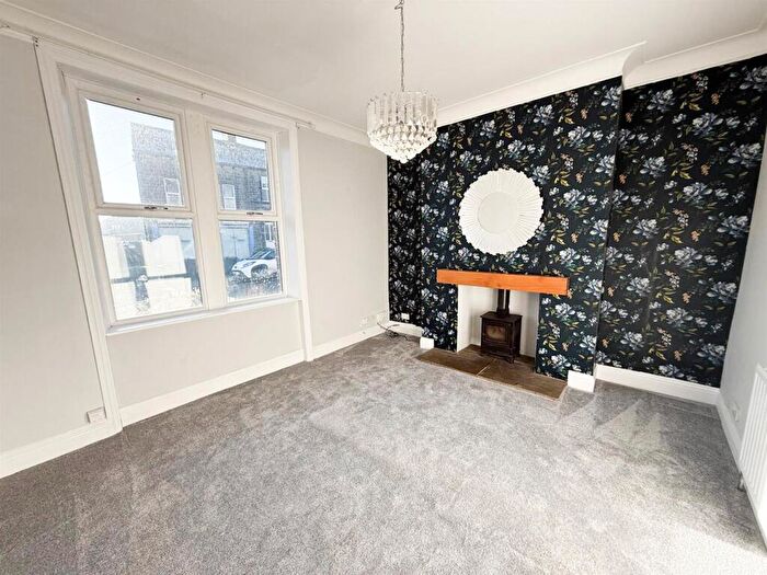 3 Bedroom Terraced House For Sale In Skipton Road, Silsden, BD20