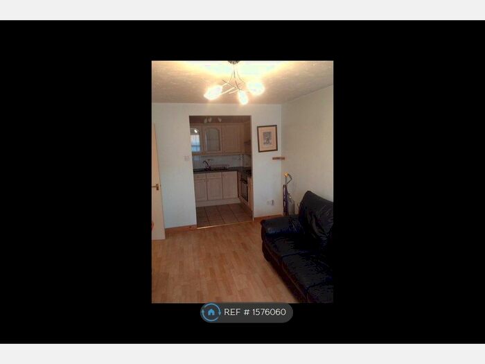 1 Bedroom Flat To Rent In Carlton House, Feltham, TW14