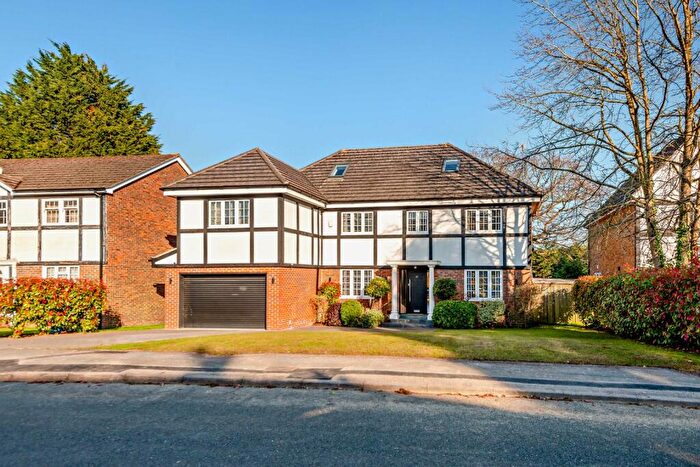5 Bedroom Detached House For Sale In Illingworth, Windsor, Berkshire, SL4