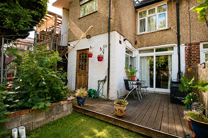 1 Bedroom Flat For Sale In Braemar Avenue, London, NW10