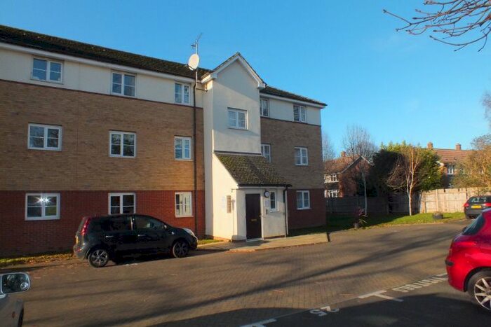 2 Bedroom Flat To Rent In Sherriff Close, Esher, KT10