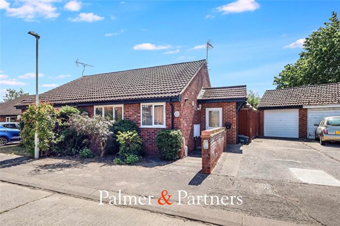 2 Bedroom Bungalow For Sale In Lakin Close, Chelmer Village, Chelmsford, Essex, CM2