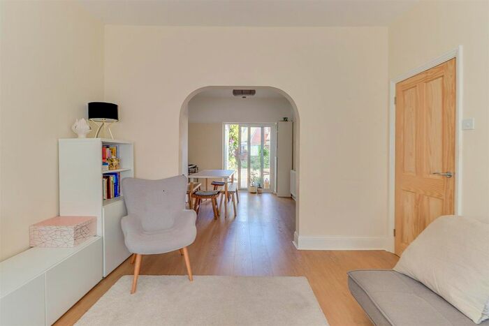 3 Bedroom End Terrace House For Sale In St. Benets Road, Southend-On-Sea, SS2