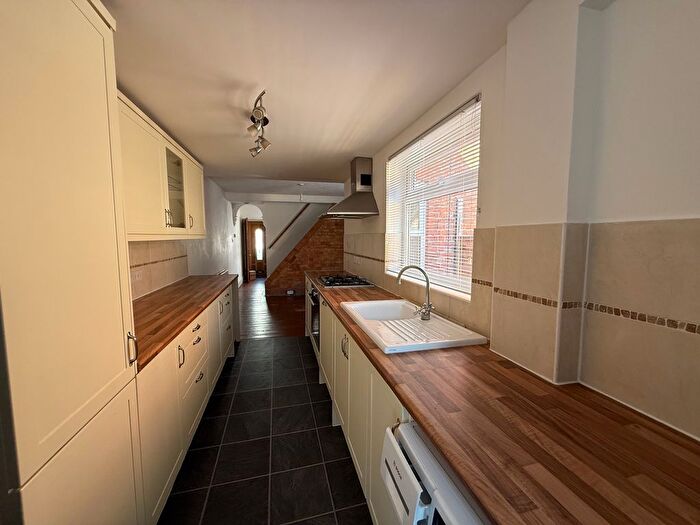 2 Bedroom Terraced House To Rent In Queens Road, Reading, RG4