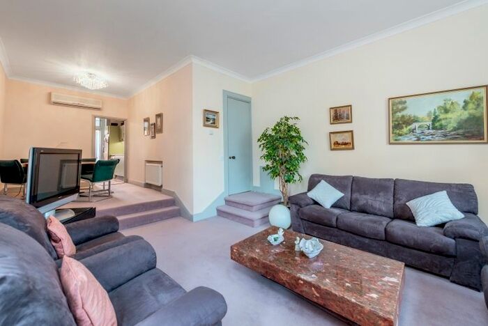 3 Bedroom Maisonette To Rent In Salem Road, London, W2