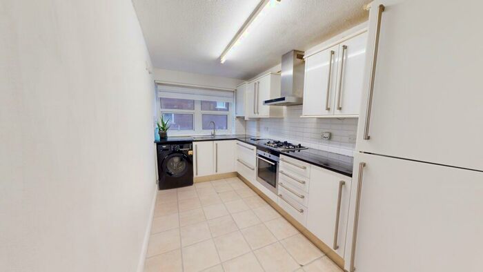2 Bedroom Flat To Rent In The Drive, Hove, BN3