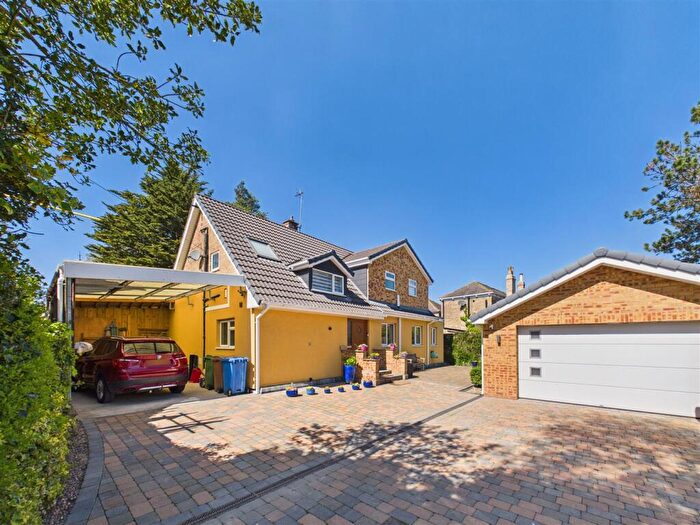 4 Bedroom Detached Bungalow For Sale In Manor Road, Swanland, HU14
