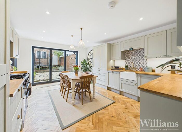 3 Bedroom Terraced House For Sale In Victoria Street, Aylesbury, HP20