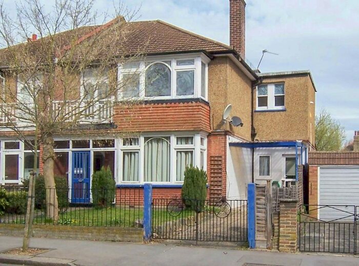 2 Bedroom Flat To Rent In Craignish Avenue, Norbury, SW16