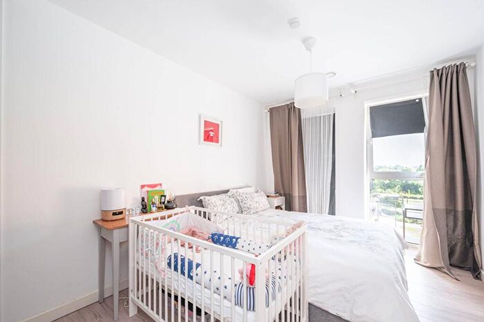 2 Bedroom Flat To Rent In Hendon Waterside, Hendon, London, NW9