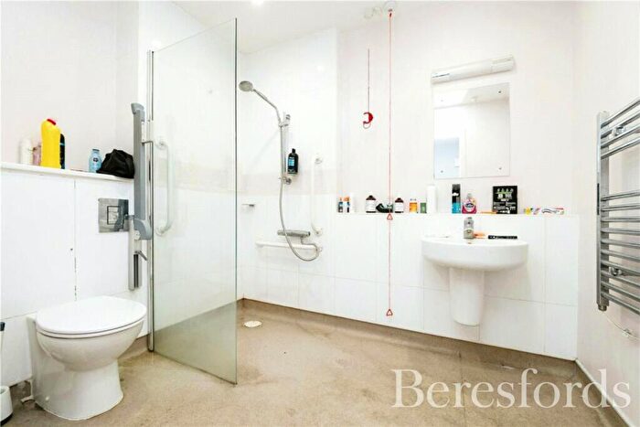 1 Bedroom Apartment For Sale In Dreywood Court, Squirrels Heath Lane, RM2