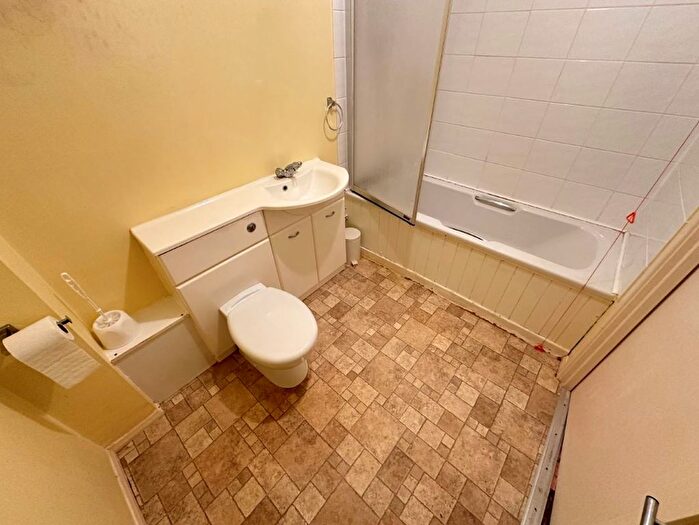 1 Bedroom Flat For Sale In Flat Norton Court, High Street South, Dunstable, Bedfordshire, LU6