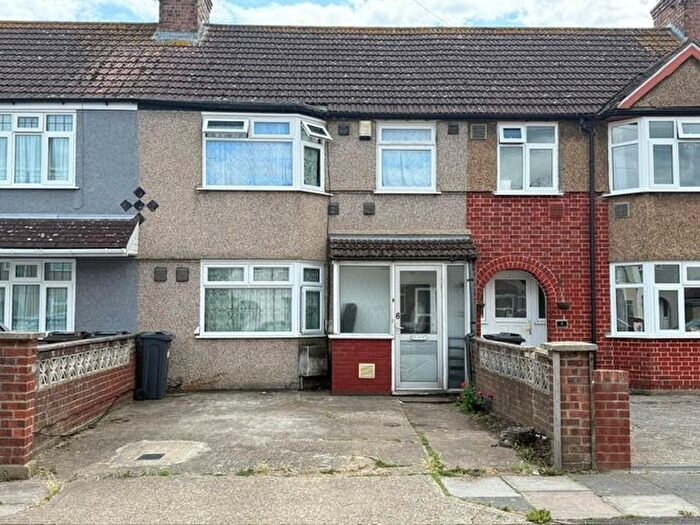 3 Bedroom Terraced House For Sale In Waye Ave, Cranford, TW5