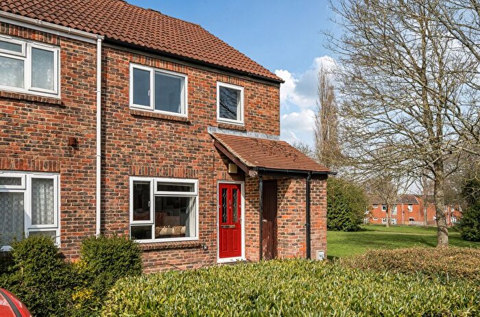 3 Bedroom End Terrace House For Sale In Boyce Close, Basingstoke, Hampshire, RG22