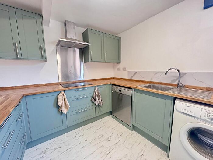 2 Bedroom Apartment To Rent In Forest Court, Arboretum, NG1