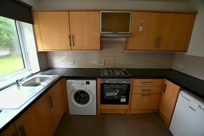 2 Bedroom Flat To Rent In Canning Road, East Croydon, CR0