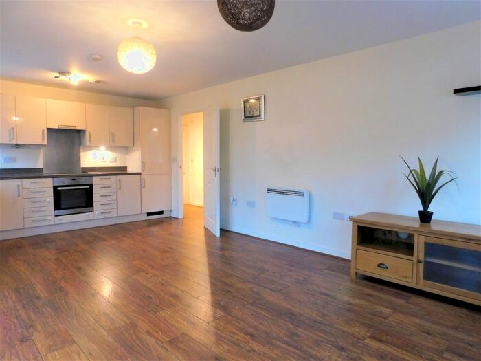 2 Bedroom Flat To Rent In Schoolgate Drive, Morden, Surrey, SM4
