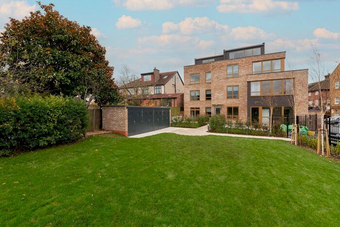 2 Bedroom Flat To Rent In Draycott Avenue, Kenton, Harrow, HA3