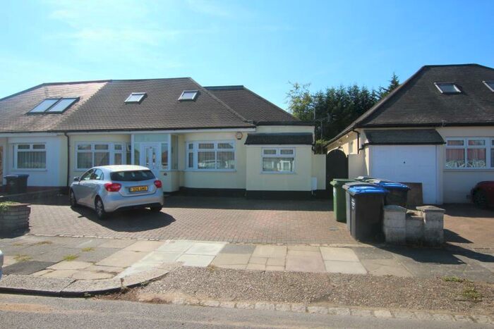 2 Bedroom Flat To Rent In Woodcock Dell Avenue, Kenton, HA3