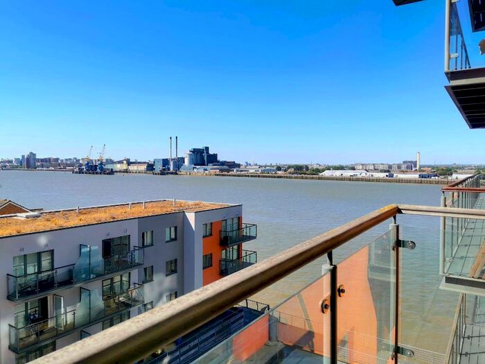 2 Bedroom Flat To Rent In Mast Quay, Woolwich, London, SE18