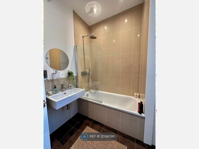 1 Bedroom Flat To Rent In Stoke Newington High Street, London, N16