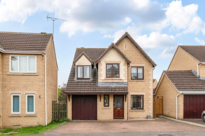 4 Bedroom Detached House For Sale In Riverside Drive, Monkton Park, Chippenham, SN15