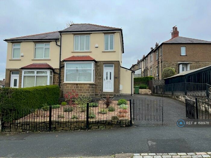 3 Bedroom Semi-Detached House To Rent In Sandene Avenue, Huddersfield, HD4