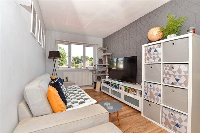 2 Bedroom End Of Terrace House For Sale In Poyntell Road, Staplehurst, Kent, TN12