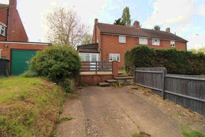 3 Bedroom Semi-Detached House For Sale In Dukelands Weedon Northamptonshire, NN7