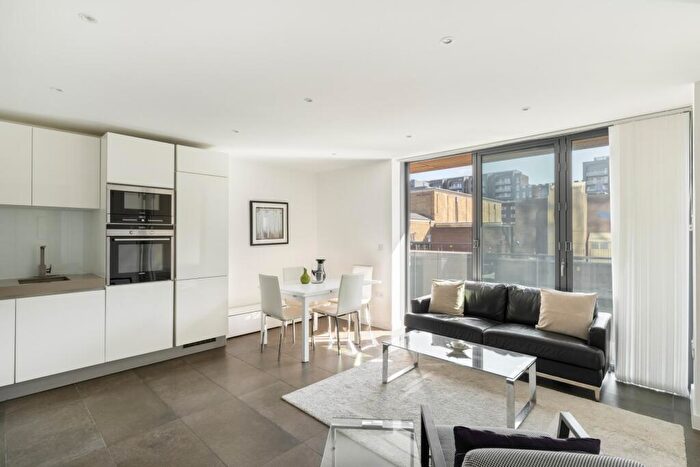 3 Bedroom Flat To Rent In Book House, City Road, EC1V