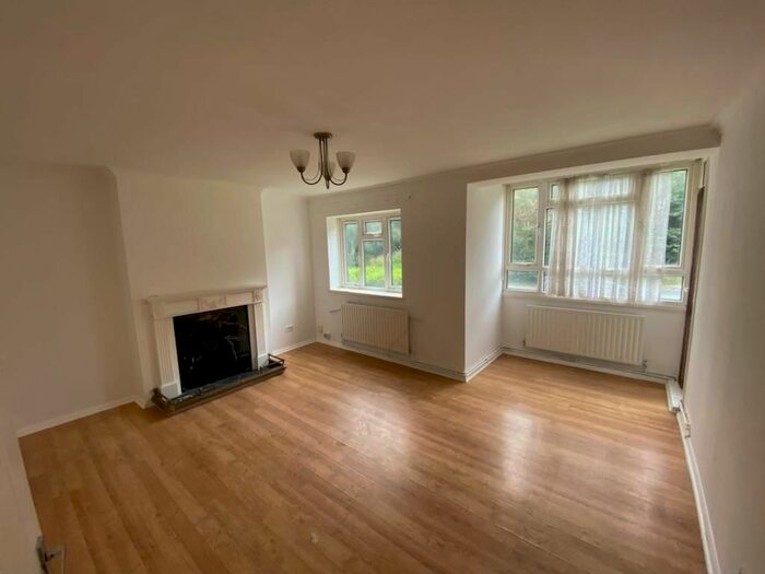 3 Bedroom Flat To Rent In Bostall Lane, Abbey Wood, London, SE2