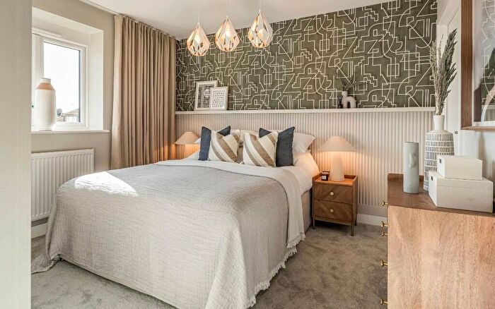 3 Bedroom Semi Detached House For Sale In Ashby Road, Daventry, NN11