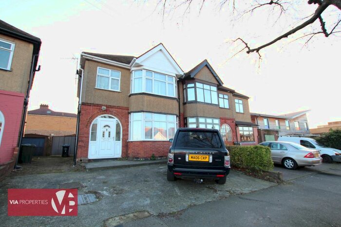 3 Bedroom Terraced House To Rent In Grove Park, Kingsbury NW9