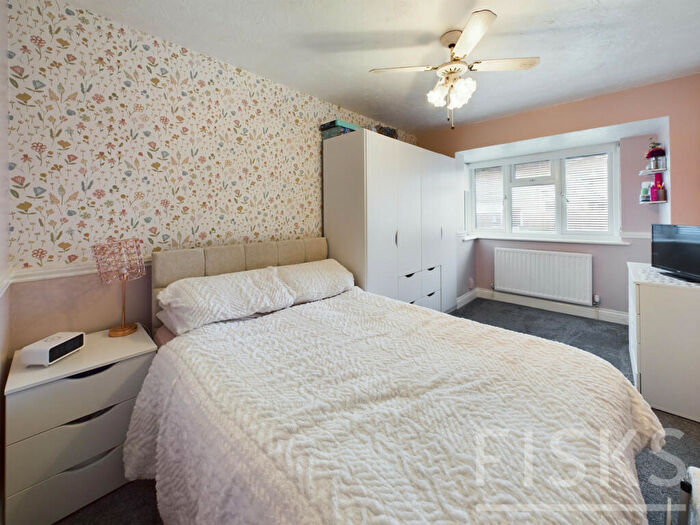 1 Bedroom Bungalow For Sale In Urmond Road, Canvey Island, SS8