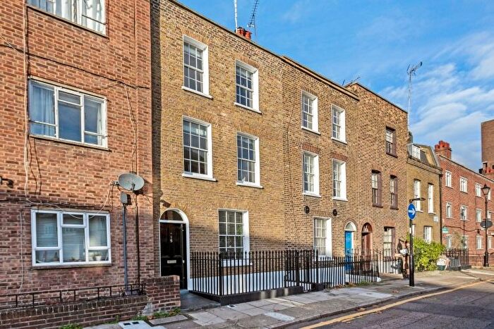 3 Bedroom Flat To Rent In Wynyatt Street, London, EC1V
