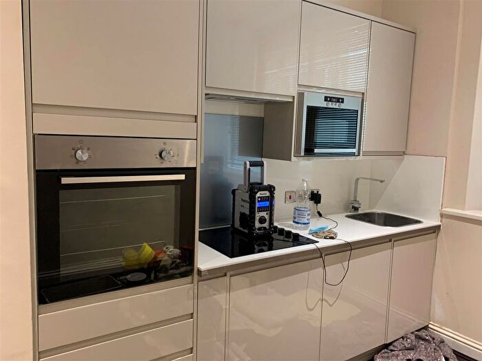 3 Bedroom Flat To Rent In Regent House, North Street, Brighton, BN1