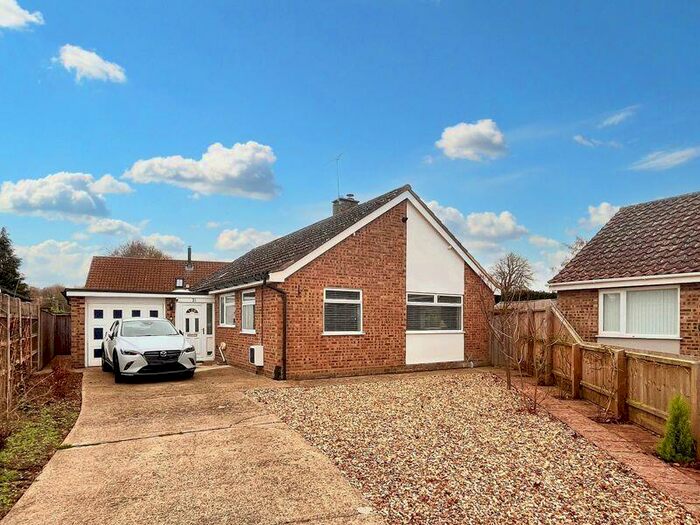 3 Bedroom Bungalow For Sale In Pound Meadow, Fornham All Saints, IP28