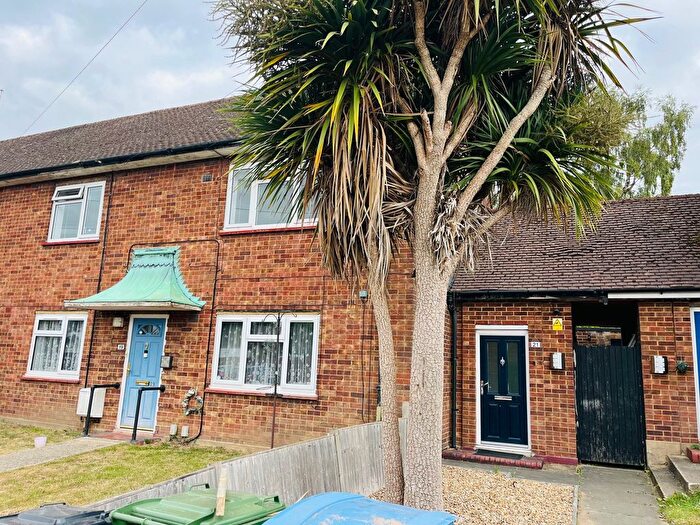 2 Bedroom Maisonette For Sale In Louvain Way, Watford, WD25