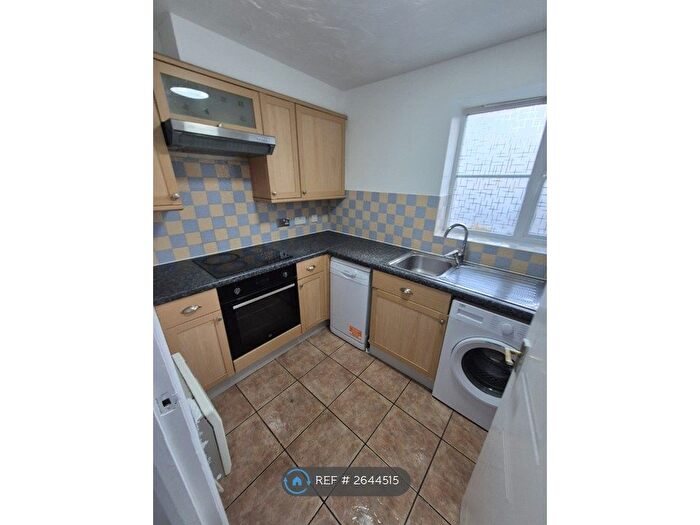 2 Bedroom Flat To Rent In Sewell Close, Chafford Hundred, RM16