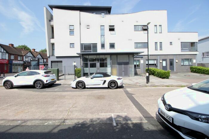 3 Bedroom Flat To Rent In Hill View Court, Sidcup, Kent, DA14