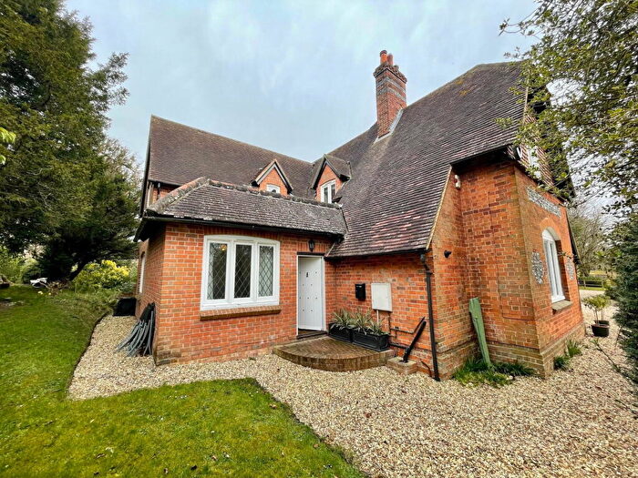 1 Bedroom Semi-Detached House To Rent In Donnington Park, Donnington, Newbury, RG14