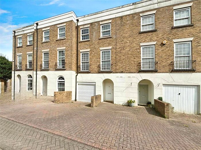 3 Bedroom Terraced House To Rent In Marigold Way, Maidstone, Kent, ME16